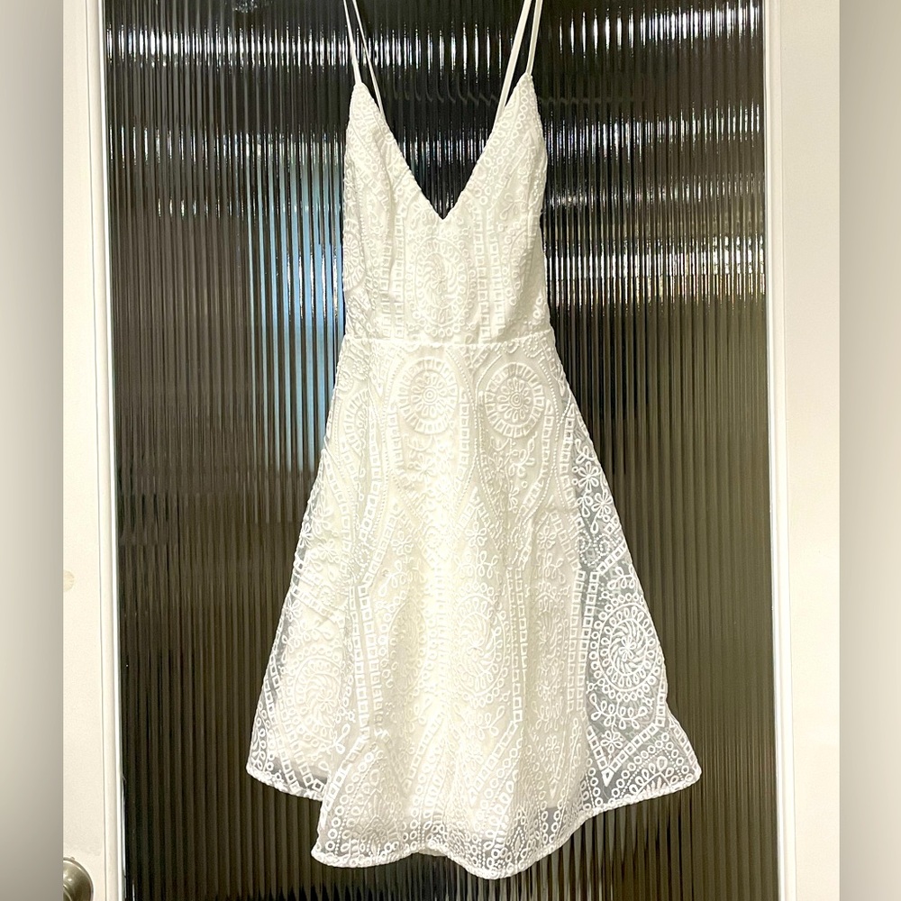 Lulu’s White Lace Dress. New, tags removed but never worn. Size Medium.